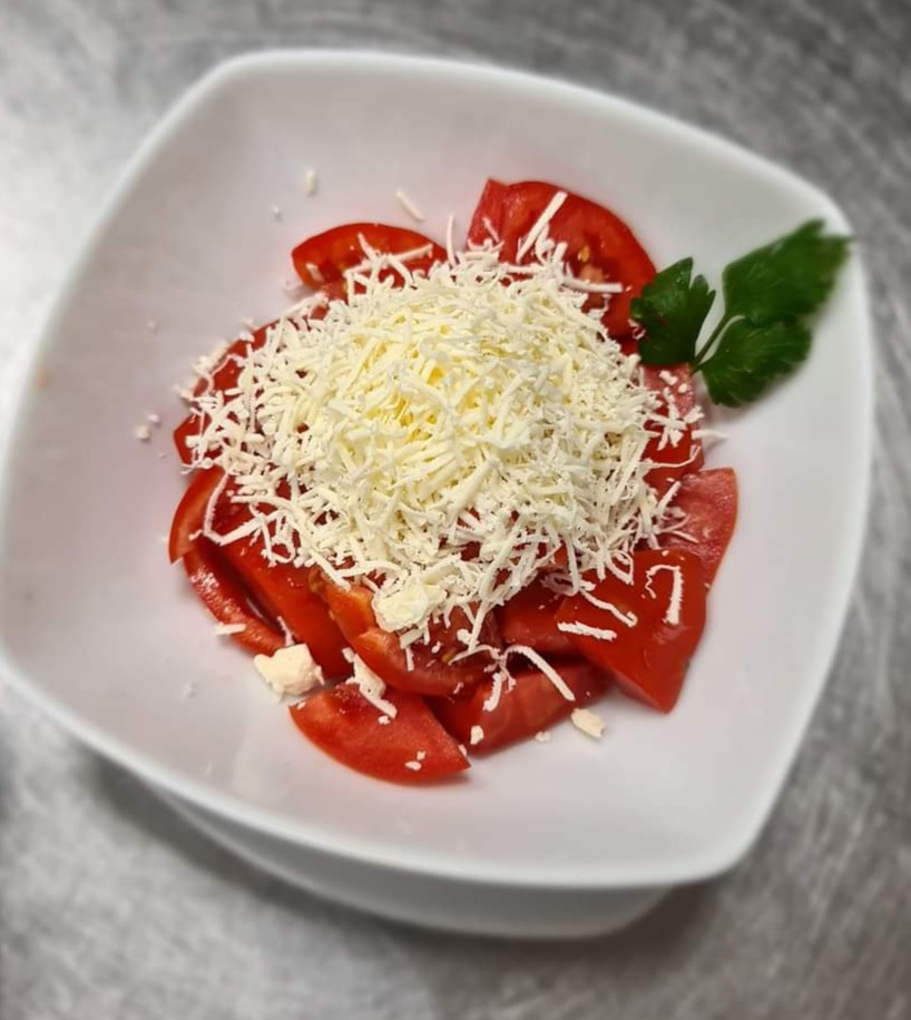 Salata de rosii cu branza (200gr)
